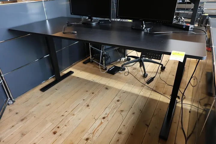 1 x Elektrisch Höhenverstellbarer Schreibtisch Tischmaß: 180 x 80 cm